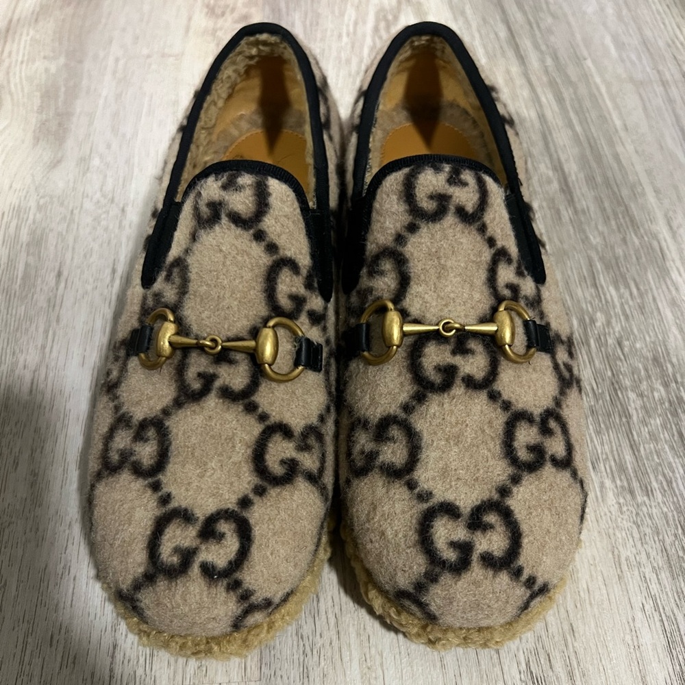 Gucci shoes size 33 black and tan.